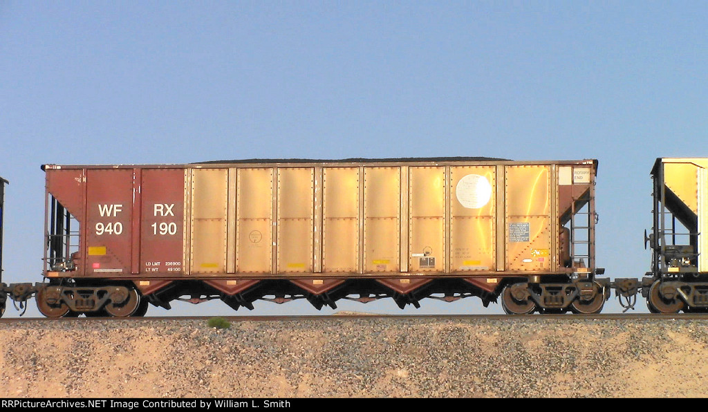 WB Unit Loaded Hooper Frt at Erie NV W-Pshr -49